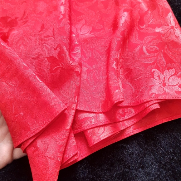 Red Skirt 🌹 - Picture 2 of 10